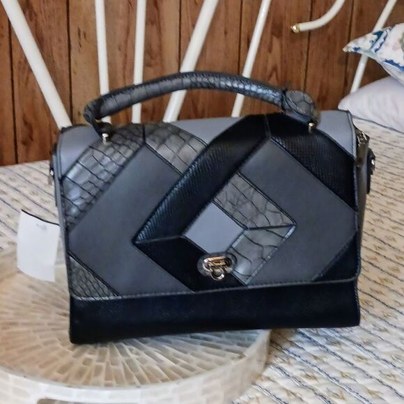 Adrienne Vittadini Designer Purse, Shoulder Bag, Crossbody Bag - Picture 11 of 16